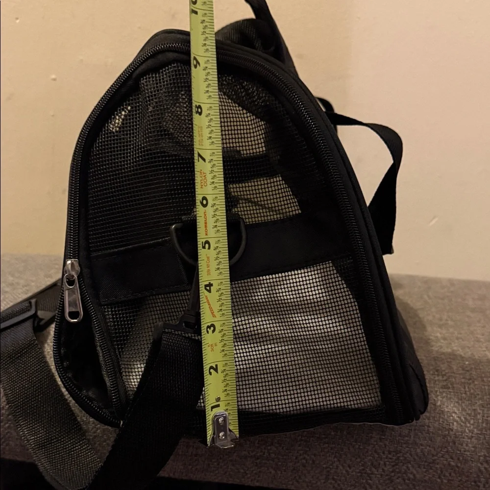 Pet Travel Carrier in Black